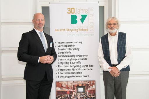  https://www.apa-fotoservice.at/galerie/23906 Im Bild v.l.n.r.:
Dipl.-Ing. Mag. Thomas Kasper (BRV-Präsident), Ing. Günter
Gretzmacher, MAS (ehem. BRV-Präsident)