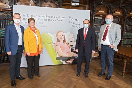Österreichische Ärztekammer; Pressekonferenz;
"Plasmaspenden retten Leben"; 6. 10. 2020; Billrothhaus
Wien;..v.l.n.r.:. Dr. Matthias Gessner, Vorsitzender der IG Plasma;
Karin Modl, Obfrau der Patientenorganisation ÖSPID; a.o. Univ.-Prof.
Dr. Thomas Szekeres, Präsident der Österreichischen Ärztekammer; Dr.
Peter Perger, Stv. Vorsitzender der IG Plasma. Photo: Bernhard Noll
/ ÖÄK --------- weitere Fotos auf www.aerztekammer.at