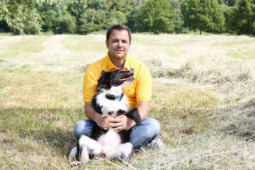  Martin Rütter mit Hündin Emma und Tractive GPS Tracker