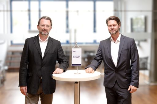  Nikolaus Szlavik (l.) und Andreas Stugger setzen
neben Powertrain, E-Mobility und Industrie 4.0 nun verstärkt den
Fokus auf das Kundenservice.