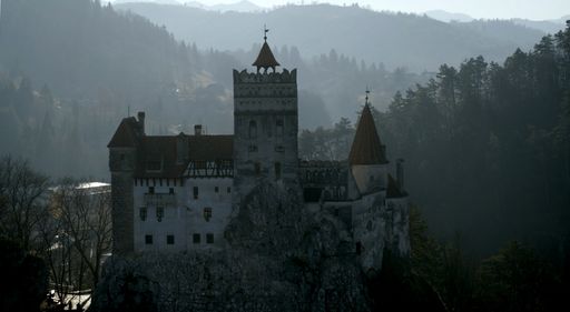 Schloss Bran in Transsilvanien war der Legende nach die Heimat
von Vlad III. Draculea, einem walachischen Fürsten, der für seine
unfassbare Grausamkeit in die Geschichtsbücher einging und zur
Vorlage für Bram Stokers Romanfigur "Dracula" wurde. (© National
Geographic/Doug Glover) / Weiterer Text über ots und
www.presseportal.de/nr/107804 / Die Verwendung dieses Bildes ist für
redaktionelle Zwecke honorarfrei. Veröffentlichung bitte unter
Quellenangabe: "obs/National Geographic"