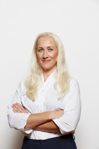 Sanita Abaz ist neue Leiterin der Abteilung „Hilfe
und Pflege daheim“ des Wiener Hilfswerks. Neben ihrer Tätigkeit als
Diplomierte Gesundheits- und Krankenpflegerin studierte Abaz
Psychologie, Pädagogik, Sozialwirtschaft und Wirtschaftsrecht. Als
Referentin an Universitäten und Schulen für Gesundheitsberufe
leitete sie zahlreiche Lehrveranstaltungen und Seminare.