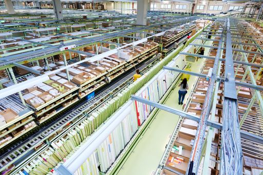 Die 23 Großhandels-Lager sind gut gefüllt und die
Versorgungswege sind gesichert.