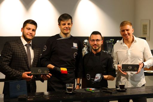  Geschäftsführer Dmitry Ushakov und sein Team von SO’VIE bieten
exquisite Schokolade in modernem Design.