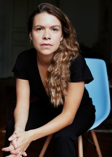 Sarah Kohm ist als freischaffende Regisseurin in Berlin tätig. Im
Februar 2021 wird ihre Inszenierung von "M" (von Anna Gien und
Marlene Stark.) an der Schaubühne am Lehniner Platz uraufgeführt.
2021 bis 2023 ist sie Stipendiatin der "Akademie Musiktheater heute"
der Deutsche Bank Stiftung. / Weiterer Text über ots und
www.presseportal.de/nr/131895 / Die Verwendung dieses Bildes ist für
redaktionelle Zwecke honorarfrei. Veröffentlichung bitte unter
Quellenangabe: "obs/Deutsche Bank Stiftung/Alena Schmick"