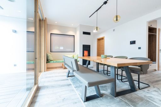 Vorschau Bild von Küchen, Innentüren, Stiegen und diverse Möbel werden in der
hauseigenen Meistertischlerei von HARTL HAUS geplant und gefertigt.