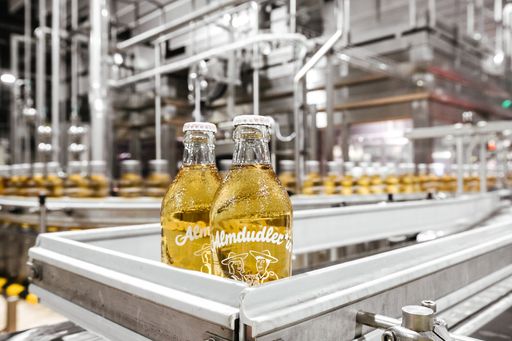 Almdudler*in für gendergerechte Erfrischung