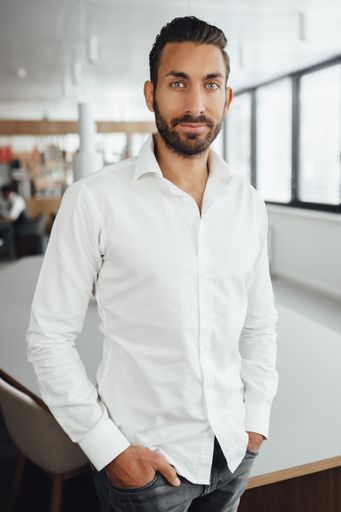 Oscar Karem, Business Mentor, Online-Unternehmer
und Wirtschaftsinfluencer