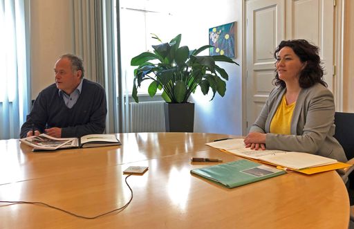  Direktoriumsvorsitzender Hermann Stotter mit Ratsvorsitzender und
Landeshauptmannstellvertreterin von Tirol, Ingrid Felipe, halten die
25. Ratssitzung per Videokonferenz ab.