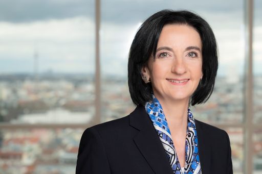 „Der Schutz der Umwelt ist ein Anliegen für immer
mehr Menschen – gerade bei Investitionen“, hebt Edeltraud
Fichtenbauer, Vorstandsdirektorin der DONAU Versicherung, hervor.
„Mit der fondsgebundenen Lebensversicherung Green Protect bietet die
DONAU die Sicherheit, dass nachhaltige Kriterien erfüllt sind. Für
unsere Kunden eröffnet sich damit eine nachhaltige und attraktive
Veranlagungsmöglichkeit mit dem Schutz einer Lebensversicherung.“