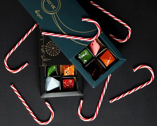  Schenken Sie hell strahlenden Weihnachtszauber mit
den exquisiten Pralinen von SO’VIE.