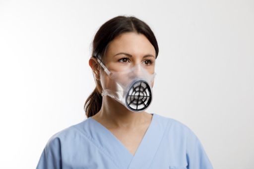  Portrait der AirCare+ Maske, die in verschiedenen
Farben produziert werden kann.