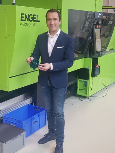 Vorschau Bild von Vertriebsleiter Gerald Weilbuchner in der
Produktion von AirCare+