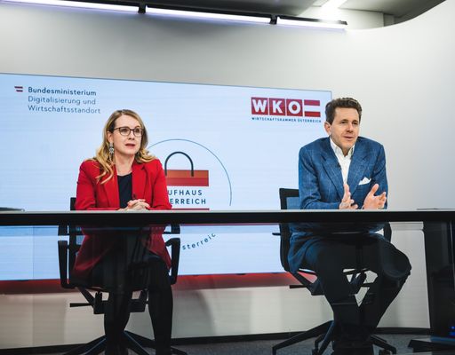 Vorschau Bild von Präsentation von Kaufhaus Österreich:
Bundesministerin Margarete Schramböck und WKÖ-Präsident Harald
Mahrer. kaufhaus-oesterreich.at
