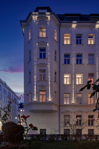 Vorschau Bild von Das aufwendig sanierte Zinshaus im abendlichen
Flair
