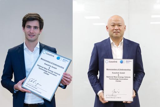 Easelink CEO Hermann Stockinger (links) and Yuan Chengyin
(rechts) nach der Unterzeichnung der Absichtserklärung für die
strategische Partnerschaft.