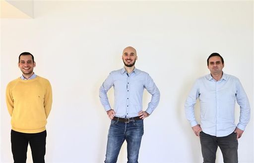 v.l.n.r: Daniel Colakovic, Florian Schicker, Jan
Egger / dogado group untermauert Ambitionen in Österreich mit Kauf
von drittgrößtem Hoster / Weiterer Text über ots und
www.presseportal.de/nr/77571 / Die Verwendung dieses Bildes ist für
redaktionelle Zwecke honorarfrei. Veröffentlichung bitte unter
Quellenangabe: "obs/dogado GmbH/easyname GmbH"