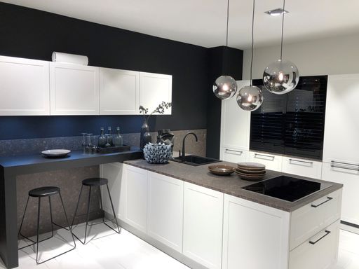 Vorschau Bild von OZONOS Aircleaner in schwarz in einer Nolte Küche