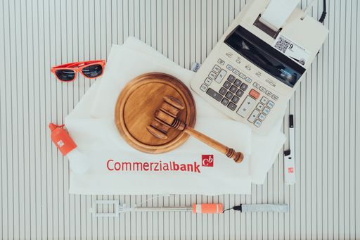 Commerzialbank unter dem Hammer