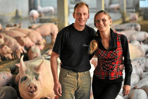Franz und Bettina Habel im Stall