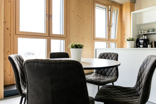 Vorschau Bild von HoHo Wien: Einladende Office Kitchen