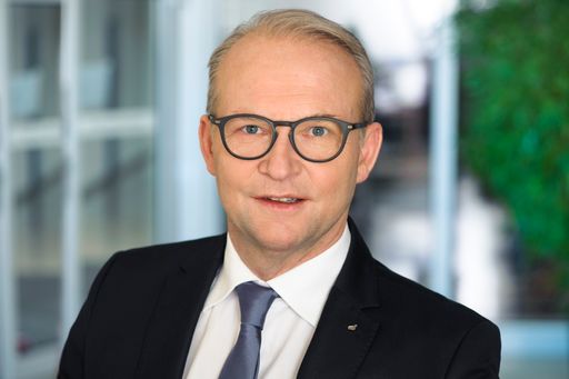 Der DONAU Privatschutz-Rechtsschutz beinhaltet
alles, was in Rechtsfragen wichtig ist, und lässt sich durch
attraktive Pakete individuell anpassen.