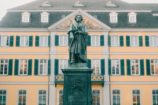 Ludwig van Beethoven Denkmal auf dem Münsterplatz
in Bonn, Nordrhein-Westfalen