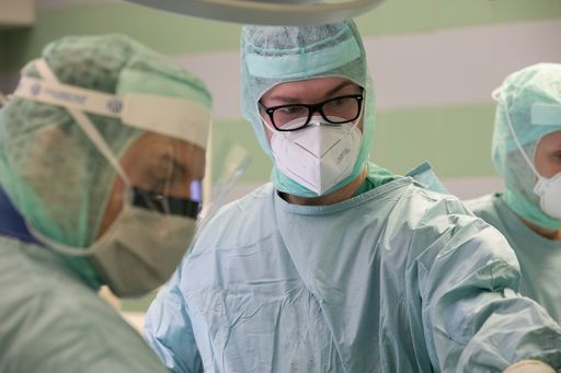 Vorschau Bild von Dr. Clemens Mansfield während der OP