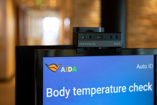  An Bord der Kreuzfahrtschiffe von AIDA Cruises wird die
Thermalkamera von DERMALOG im Rahmen des Gesundheits- und
Hygienekonzeptes eingesetzt. / Weiterer Text über ots und
www.presseportal.de/nr/8896 / Die Verwendung dieses Bildes ist für
redaktionelle Zwecke honorarfrei. Veröffentlichung bitte unter
Quellenangabe: "obs/DERMALOG Identification Systems GmbH"