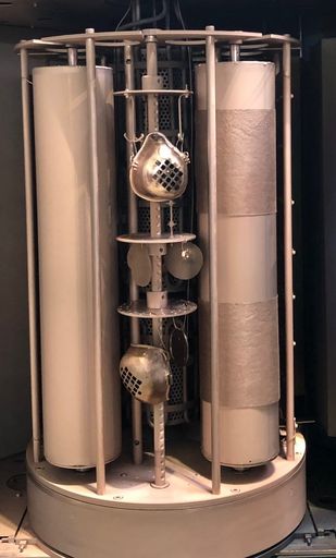 Vorschau Bild von Blick in die PVD-Anlage nach erfolgreichem Beschichtungsprozess