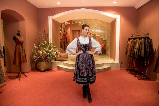  Lena Hoschek im Flasghip Store in Kitzbühel