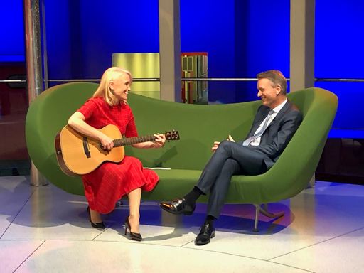 Vorschau Bild von Aufzeichnung Jahresrückblick 2020: Jutta Mocuba und Klaus
Obereder beim vorweihnachtlichen Musizieren.