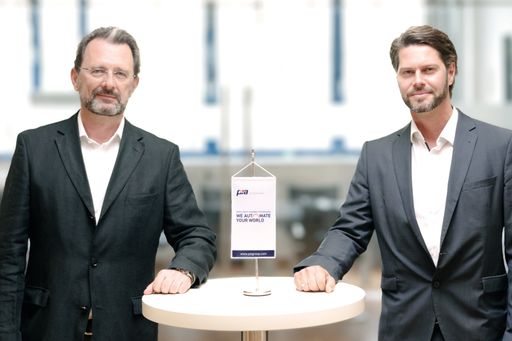  Nikolaus Szlavik (l.) und Andreas Stugger freuen
sich über die Neuaufträge am Ende eines herausfordernden Jahres.