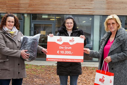 Vorschau Bild von Scheckübergabe in der "Gruft": Judith Hartweger,
Sabine Caixeta, Andrea Pichler (v.l.)