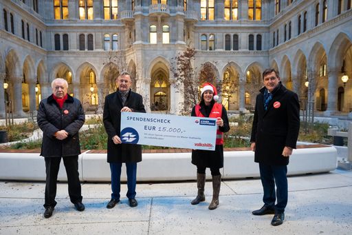 StR Peter Hanke - Fototermin Weihnachtsspende
Volkshilfe