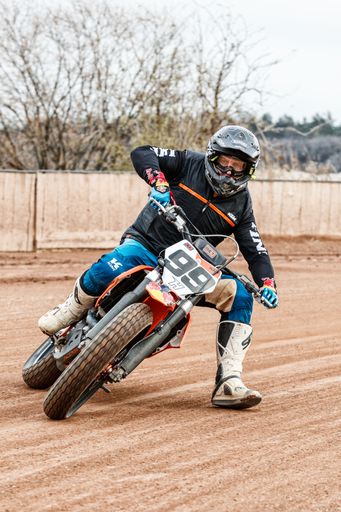 Vorschau Bild von Hanson Schruf zeigt den Talenten den Profi-Fahrstil, Flattrack
Arena Eggendorf
