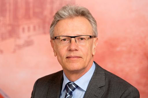 Mag. Albin Hahn, Stiftungsvorstand Privatstiftung
Manner