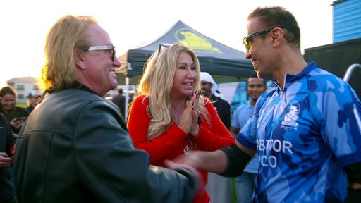 Nach dem Polospiel gratulieren Robert und Carmen dem Sieger /
Weiterer Text über ots und www.presseportal.de/nr/6605 / Die
Verwendung dieses Bildes ist für redaktionelle Zwecke honorarfrei.
Veröffentlichung bitte unter Quellenangabe: "obs/RTLZWEI"