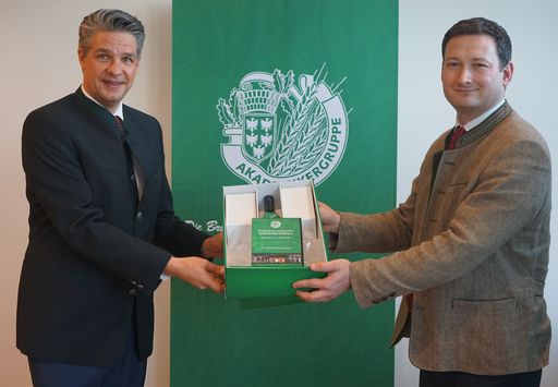  Ballobmann Stefan Jauk und NÖ Bauernbunddirektor
Paul Nemecek freuen sich über den großen Erfolg des Ballsets.