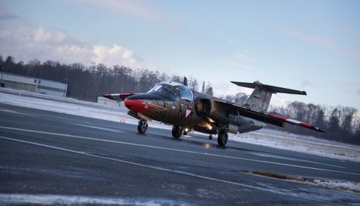 Vorschau Bild von Saab 105 nach der Landung am Weg zu Abstellplatz