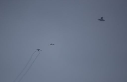Vorschau Bild von Saab 105 8ÖBH) Alpha Jet (Flying Bulls) und Eurofighter (von
links)