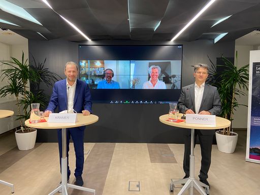 Vorschau Bild von Weltkrebstag : v.l.n.r.: Ao. Univ.-Prof. Dr. Gero
KRAMER, Leiter der Prostatakarzinom Ambulanz an der
Universitätsklinik für Urologie, Medizinische Universität Wien;
Univ.-Prof. Dr. Christian MARTH, Vorstand der Universitätsklinik für
Frauenheilkunde, Medizinische Universität Innsbruck, Universität
Innsbruck (virtuell zugeschaltet); Dr. Iris HERSCOVICI,
Geschäftsführerin und Gründerin der Patientenplattform
www.selpers.at (virtuell zugeschaltet); Dr. Botond PONNER, Medical
Director Astra Zeneca