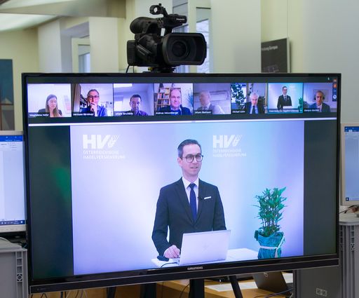 Die Vortragenden Dr. Michael Gohn, Univ.Prof.
Dipl.-Ing. Dr. Hermann Bürstmayr, Dipl.-Ing. Klemens Mechtler,
Dipl.-Ing. Johann Birschitzky, Dipl.-Ing. Dr. Johann Blaimauer, Dr.
Andreas Heissenberger, MA bei Ihren Ausführungen, moderiert durch
Dr. Mario Winkler