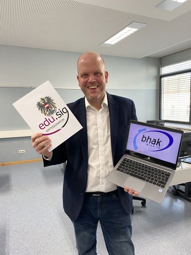 Vorschau Bild von Digitale Schulnachricht an der BHAK BHAS Wien 10
Direktor Mag. Jörg Hopfgartner