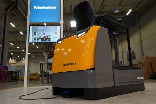 Vorschau Bild von Bis zu 40.000 Fahrerschulungen werden jährlich für
Systemfahrzeuge durchgeführt.