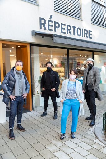 Vorschau Bild von Moderatorin Jenny Posch, Musiker Andie Gabauer,
Ex-Thai-Boxweltmeister Fadi Merza und Designer NikoNiko mit den
stylischen Masken