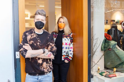 Vorschau Bild von Sängerin Virginia Ernst mit Angi Harrer im
Répertoire