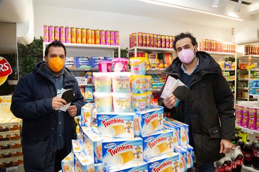 Vorschau Bild von Die bunten Masken sind auch in den Snack-Shop
Filialen erhältlich