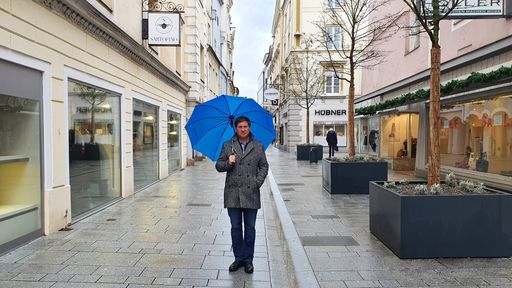 Bürgermeister Dr. Andreas Rabl in der Welser
Fußgängerzone