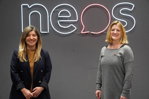 Die neue Klubdirektorin von NEOS Wien, Sena Beganovic (links) mit
Klubobfrau Bettina Emmerling